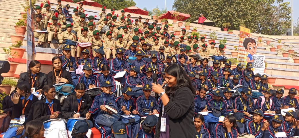 नमोघाट पर रामनगर की छात्राए। नमोघाट पर रामनगर की छात्राए।