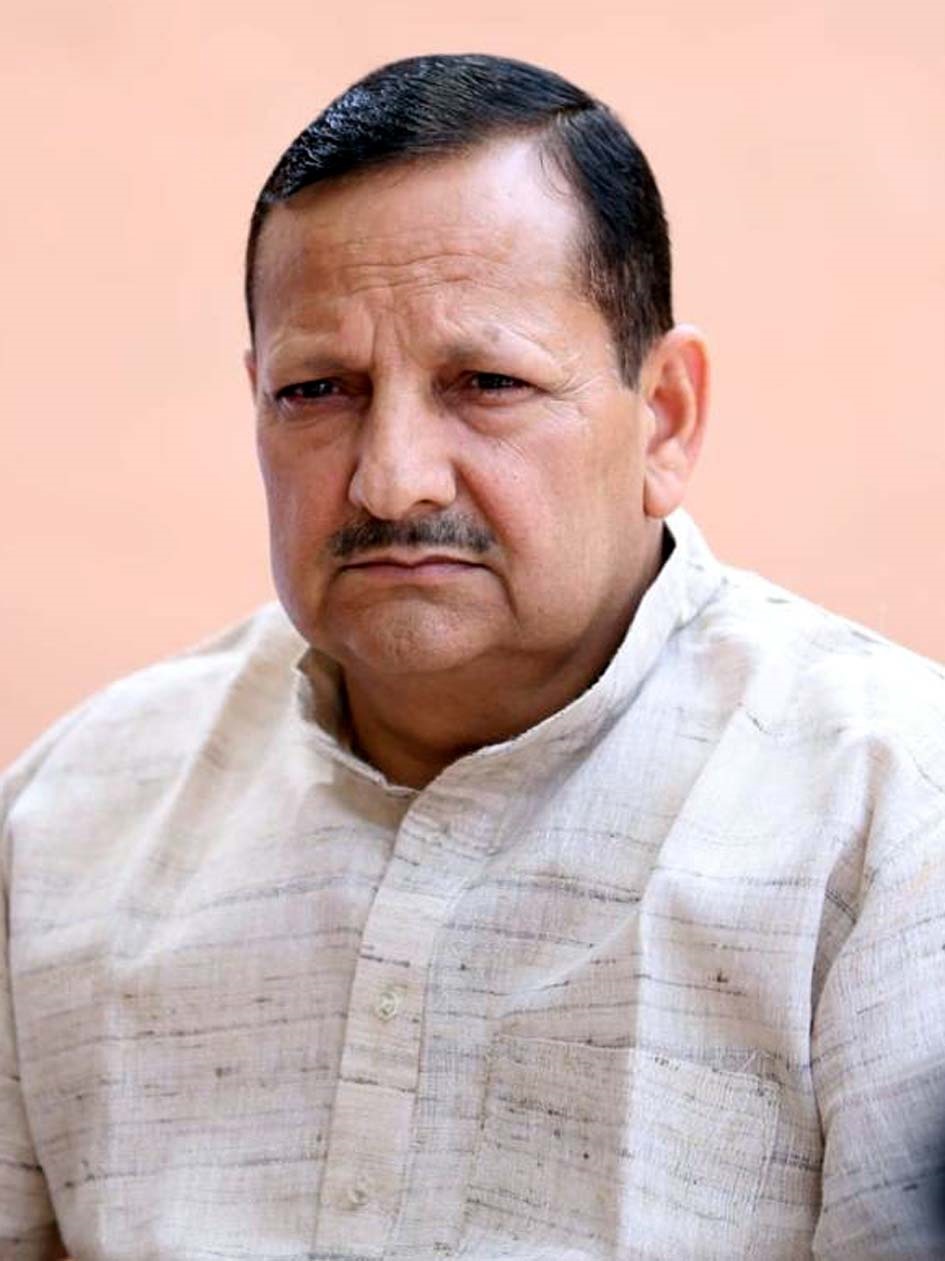 जिला प्रधान राजकुमार सलेमगढ़.