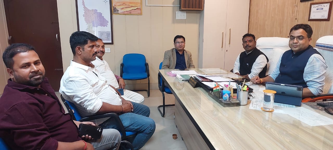 अररिया फोटो:एसडीएम से विधायक की मुलाकात अररिया फोटो:एसडीएम से विधायक की मुलाकात