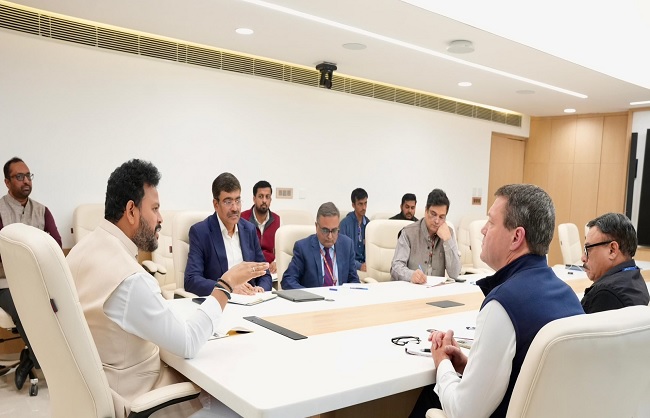 इंडिगो सीईओ के साथ बैठक करते केंद्रीय नागरिक उड्डयन मंत्री इंडिगो सीईओ के साथ बैठक करते केंद्रीय नागरिक उड्डयन मंत्री