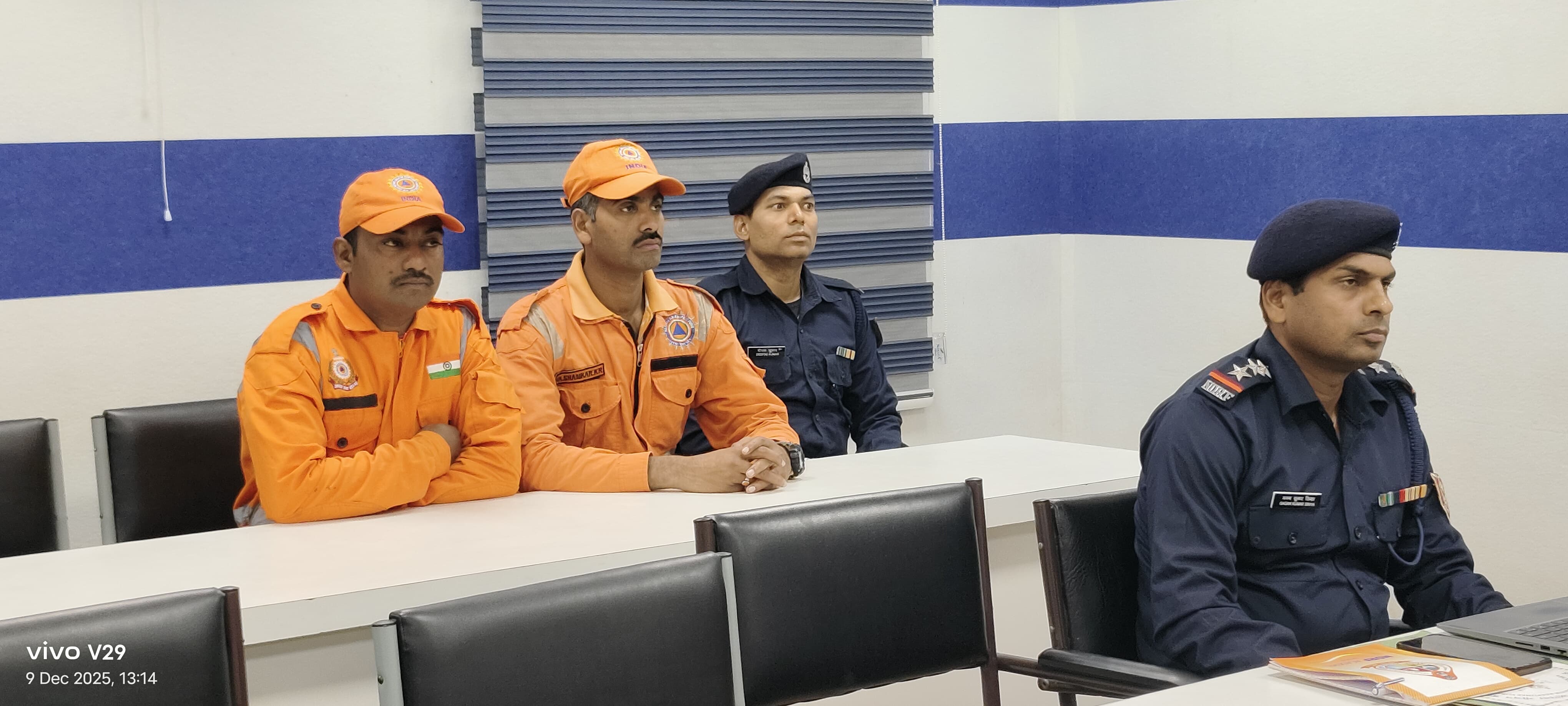 कार्यक्रम में शामिल अधिकारी कार्यक्रम में शामिल अधिकारी