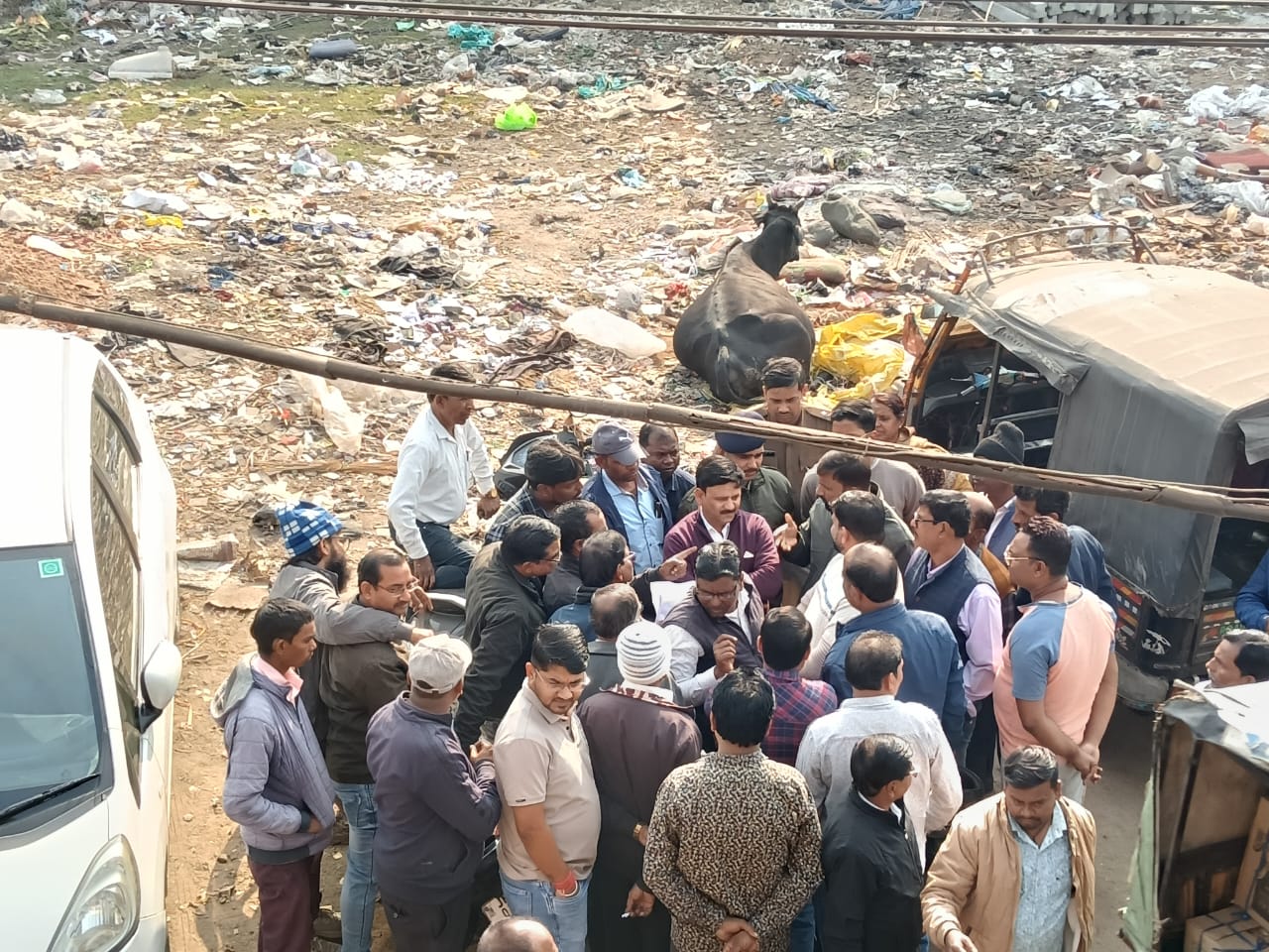 होलिका दहन मैदान में लगी भीड़ होलिका दहन मैदान में लगी भीड़