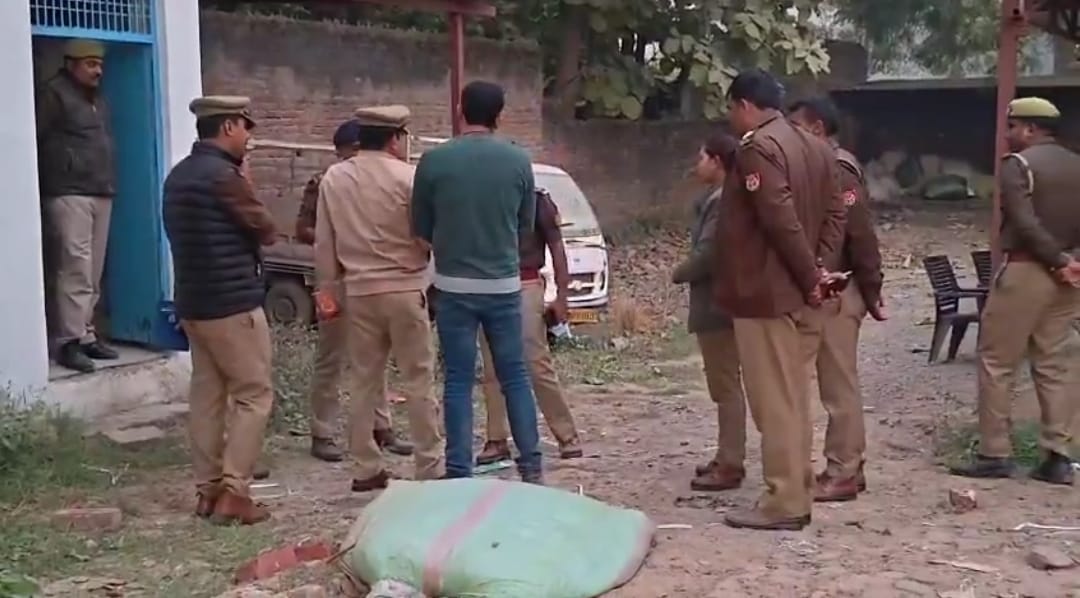 मौके पर पुलिस टीम