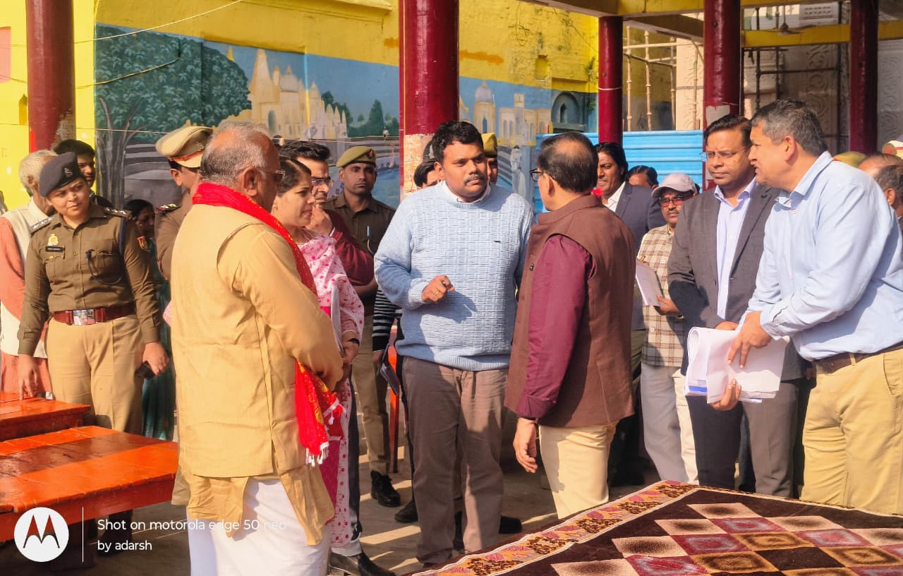 जिलाधिकारी को निर्देश देते हुए