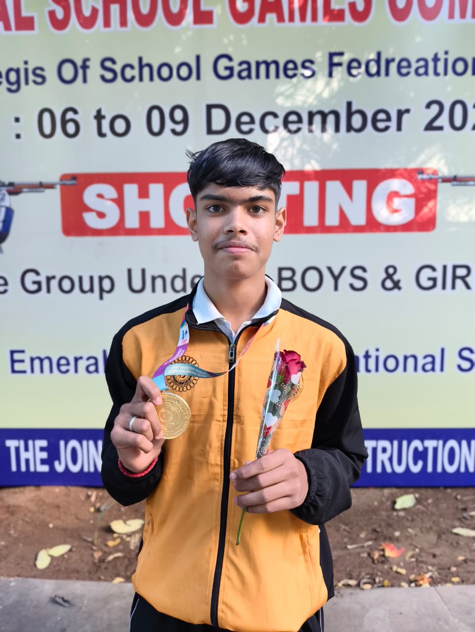 स्‍वर्ण पदक के साथ अभ‍िनव की तस्‍वीर