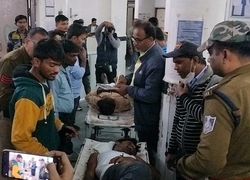 खजुराहो में खाना खाने के बाद बीमार हुए कर्मचारियों का अस्पताल मे उपचार