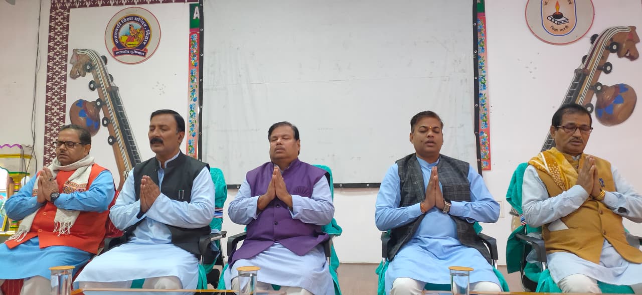 कार्यक्रम में शामिल अतिथि