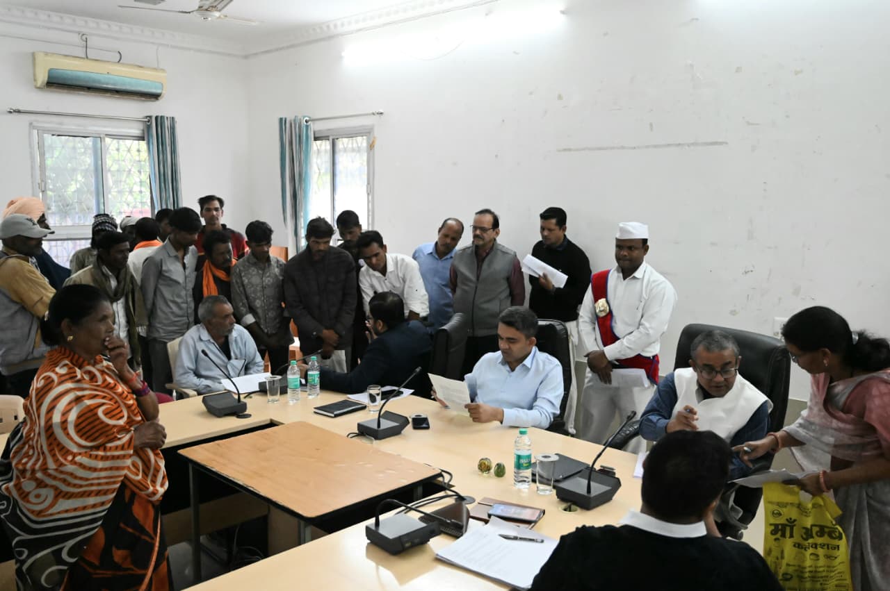 Jansunwai mein collector