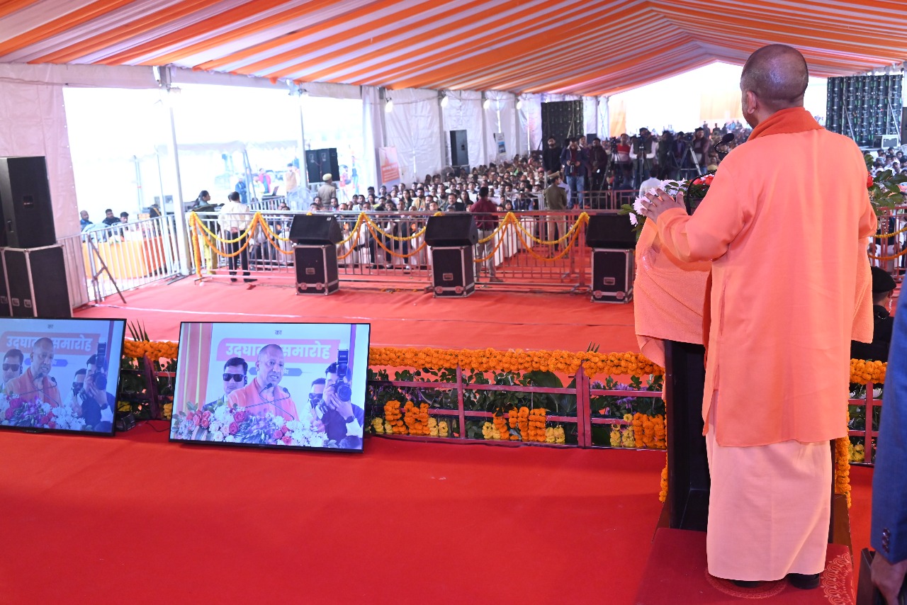 *युवाओं के स्केल को स्किल से जोड़ रही सरकार : सीएम योगी* *युवाओं के स्केल को स्किल से जोड़ रही सरकार : सीएम योगी*