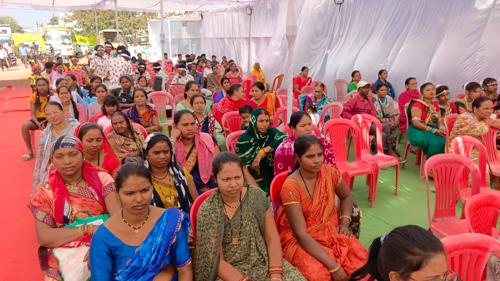 कार्यक्रम में उपस्थित नागरिक। कार्यक्रम में उपस्थित नागरिक।