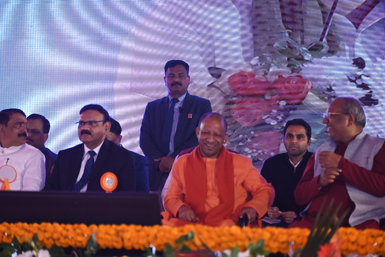 *युवाओं के स्केल को स्किल से जोड़ रही सरकार : सीएम योगी* *युवाओं के स्केल को स्किल से जोड़ रही सरकार : सीएम योगी*