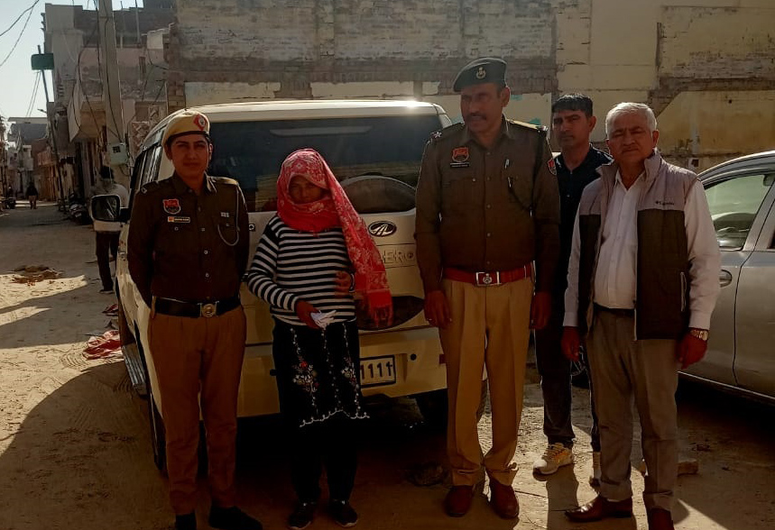 हेरोइन के साथ पकड़ी गई आरोपी महिला.