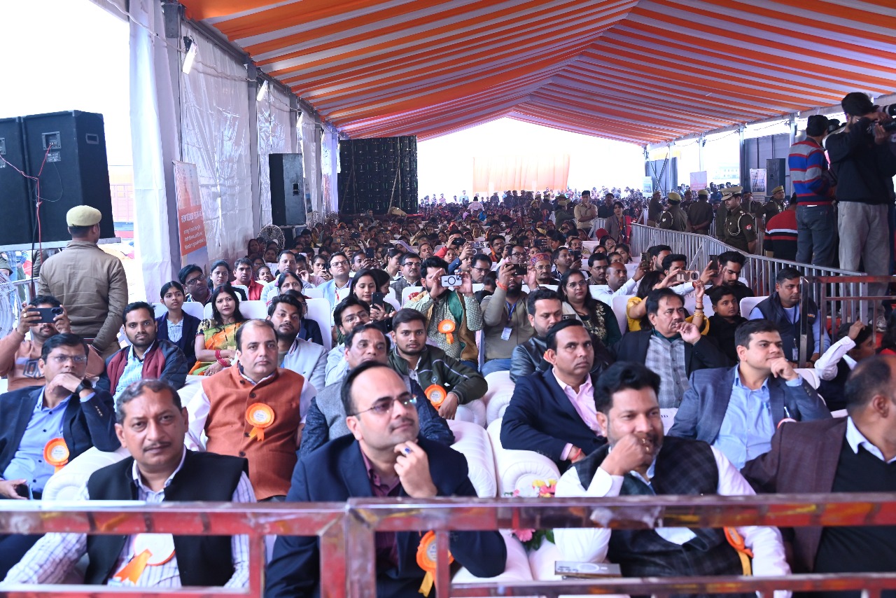 *युवाओं के स्केल को स्किल से जोड़ रही सरकार : सीएम योगी* *युवाओं के स्केल को स्किल से जोड़ रही सरकार : सीएम योगी*