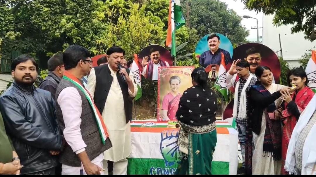 संबोधित करते पूर्व विधायक