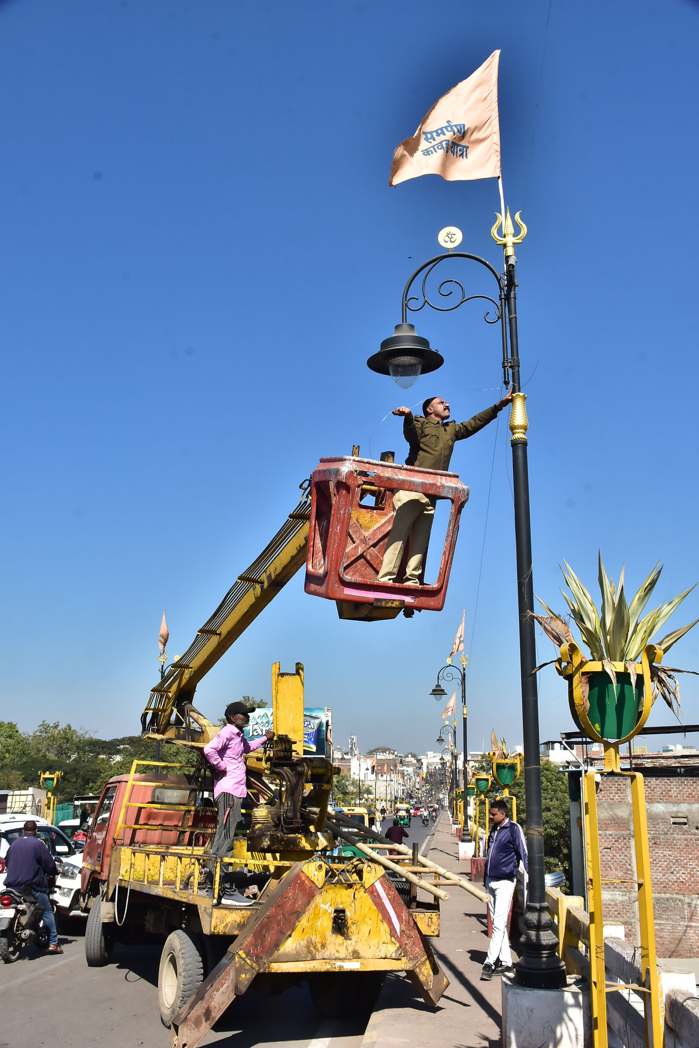जानलेवा चायना डोर से बचाने के लिए पुलिस का नवाचार जानलेवा चायना डोर से बचाने के लिए पुलिस का नवाचार