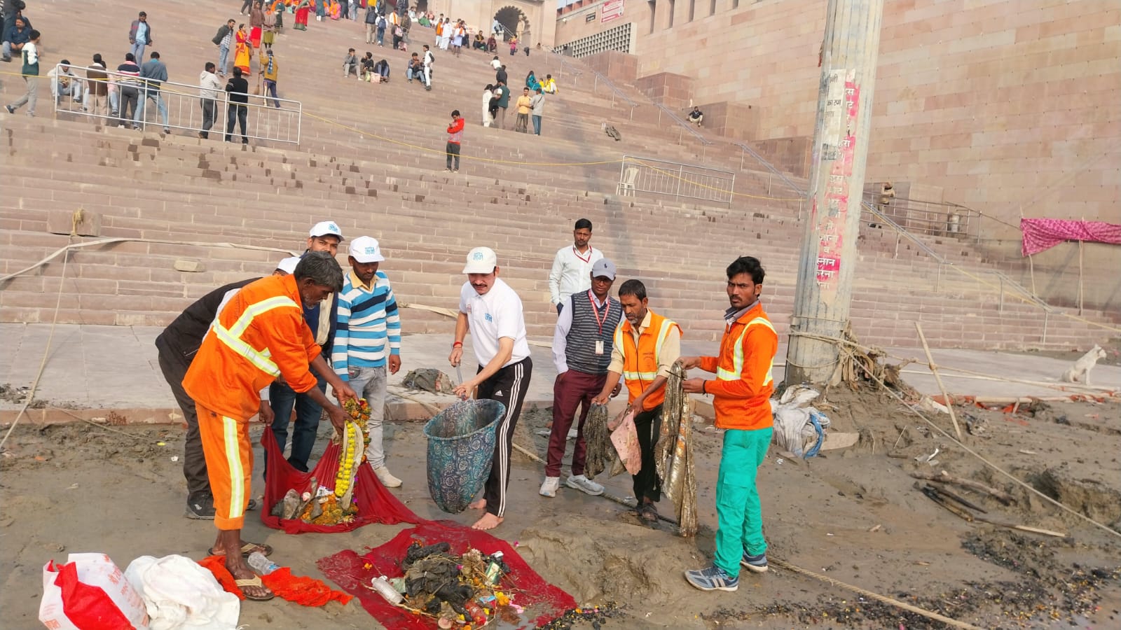 ललिता घाट पर स्वच्छता अभियान ललिता घाट पर स्वच्छता अभियान