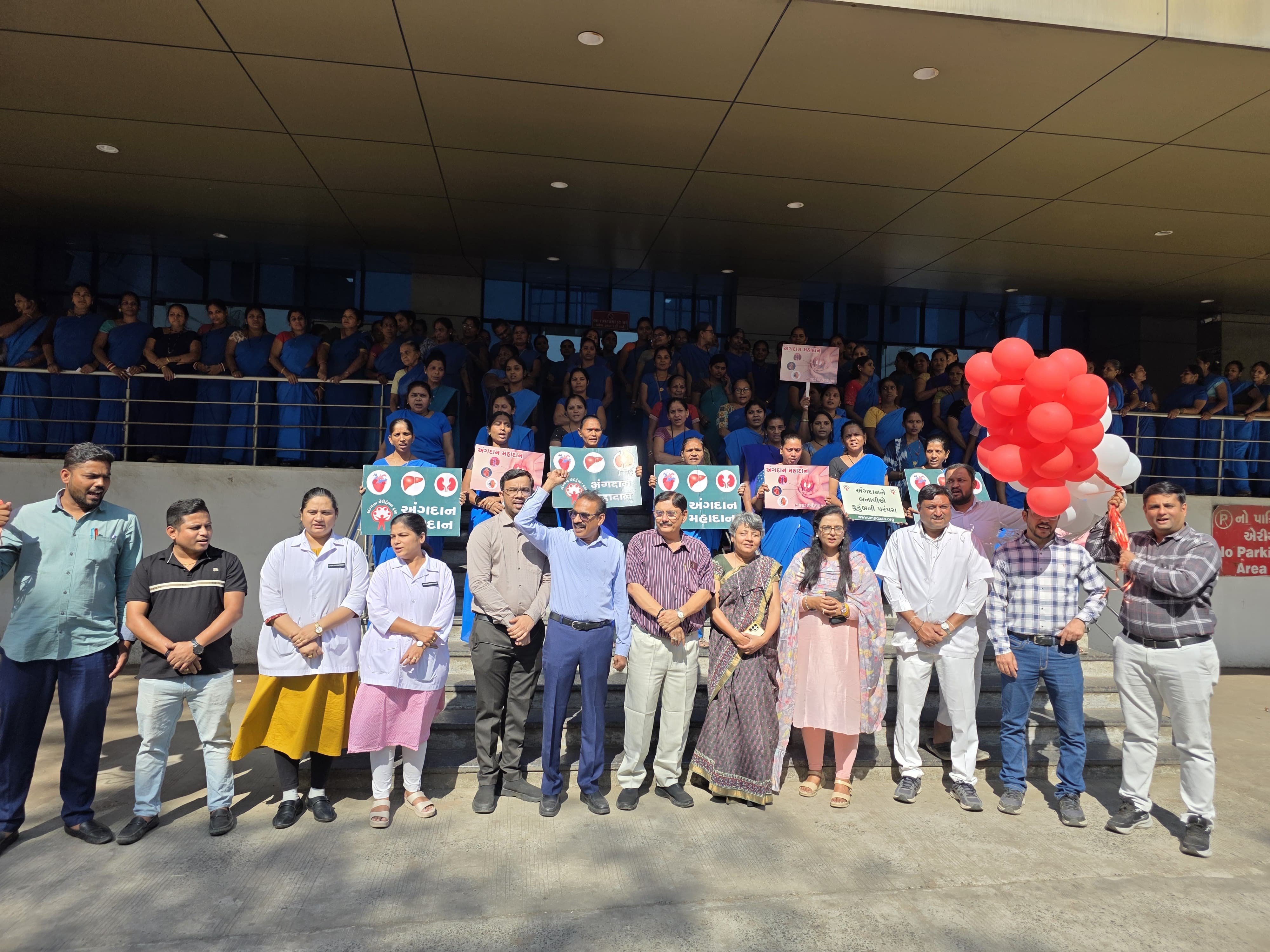 नई सिविल अस्पताल में 151 सफाई बहनों को ब्लैंकेट भेंट