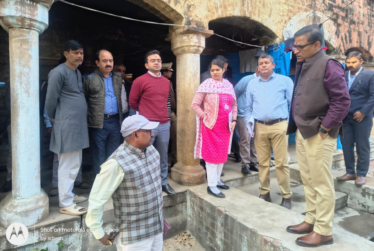 विकास कार्यों का अवलोकन करते हुए