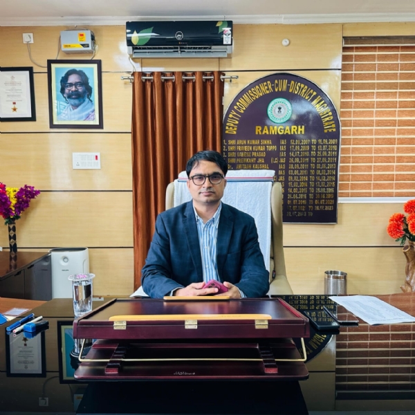 रामगढ़ डीसी फ़ैज़ अक अहमद मुमताज
