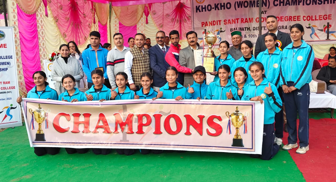 एचपीयू इंटर कॉलेज खो खो प्रतियोगिता के दौरान भाग लेती छात्राएं. एचपीयू इंटर कॉलेज खो खो प्रतियोगिता के दौरान भाग लेती छात्राएं.