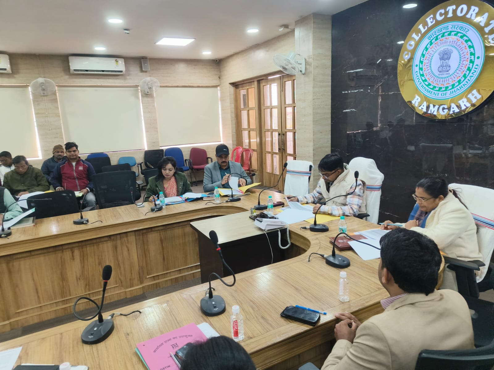 बैठक में शामिल अधिकारी