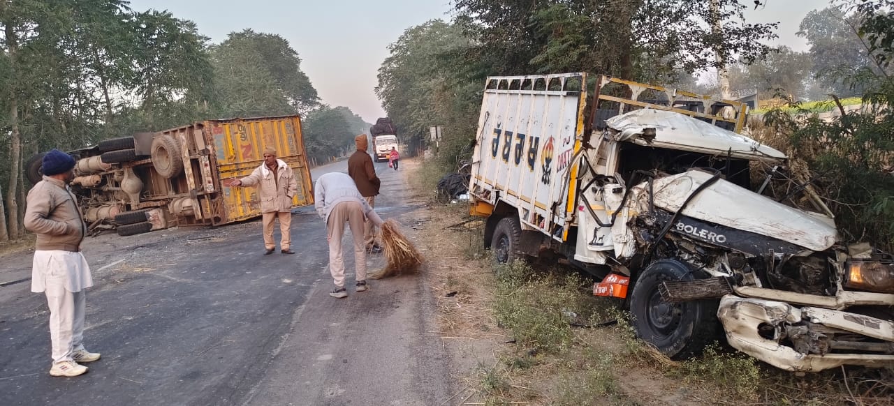 हादसे में दुर्घटनाग्रस्त हुए वाहन.