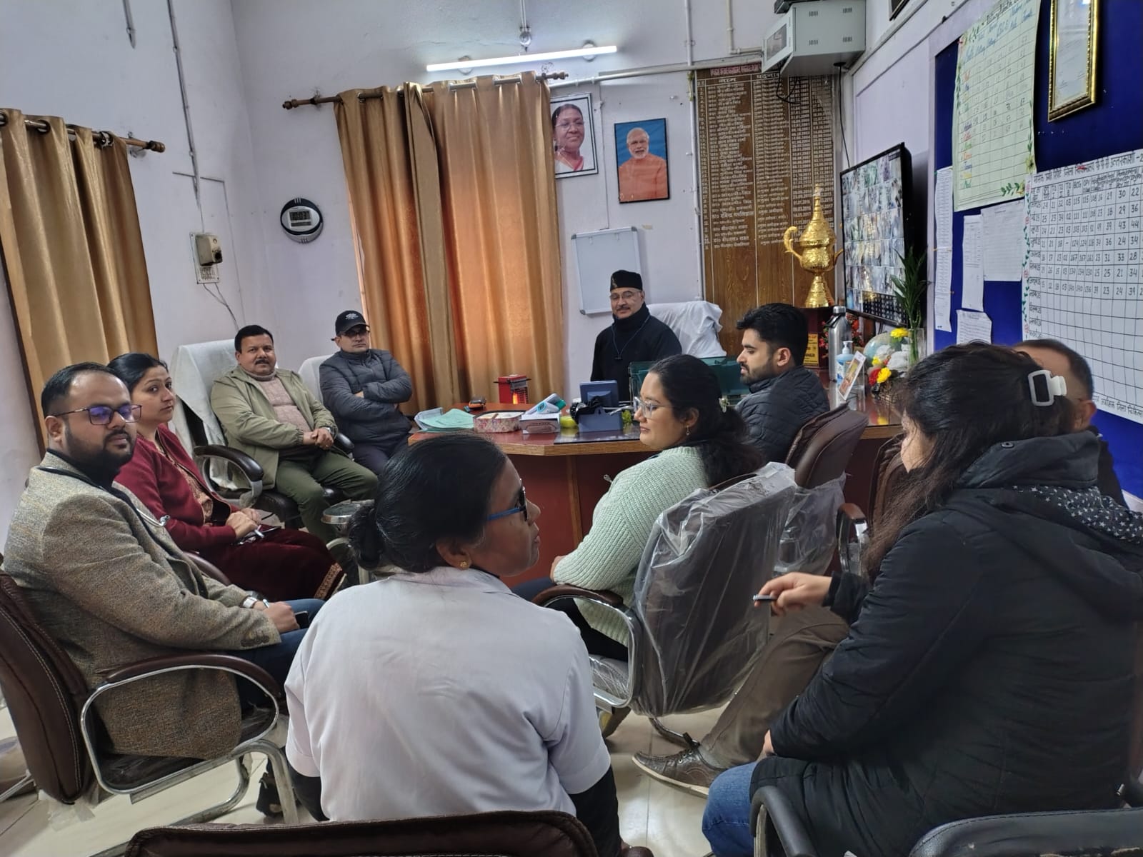 उत्तरकाशी स्वास्थ सेवाओं का निरीक्षण करते हुए निर्देशक गढ़वाल