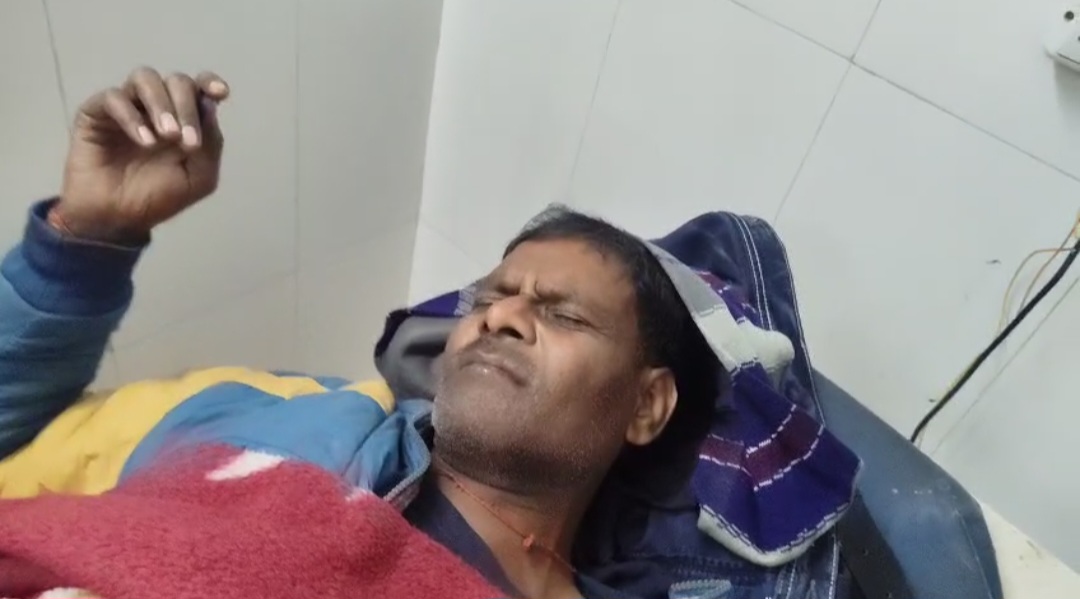 कन्नौज :- आलाव ताप रहे पाँच लोगो को तेज रफ्तार कार ने रौंदा कन्नौज :- आलाव ताप रहे पाँच लोगो को तेज रफ्तार कार ने रौंदा