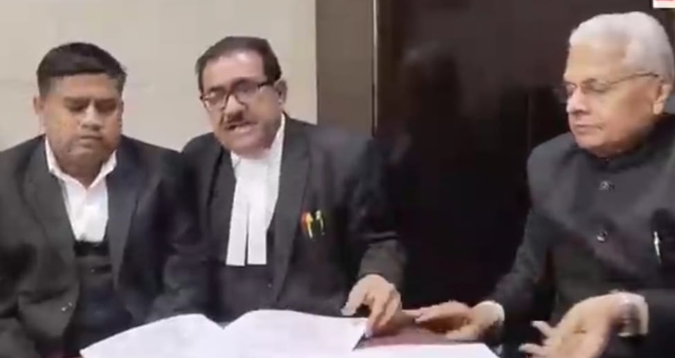 बार एसोसिएशन चुनाव में मतदाता सूची में गड़बड़ी का आरोप,रजिस्ट्रार ने नोटिस किया जारी