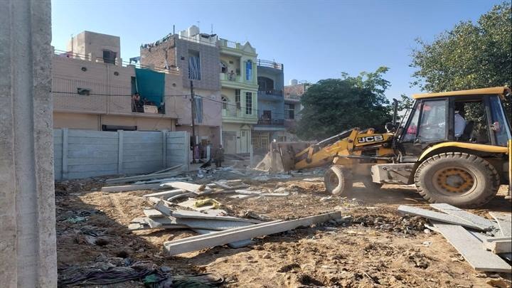 ग्वालियरः डबरा शहर में स्थित बेशकीमती सरकारी जमीन से हटाया अतिक्रमण ग्वालियरः डबरा शहर में स्थित बेशकीमती सरकारी जमीन से हटाया अतिक्रमण