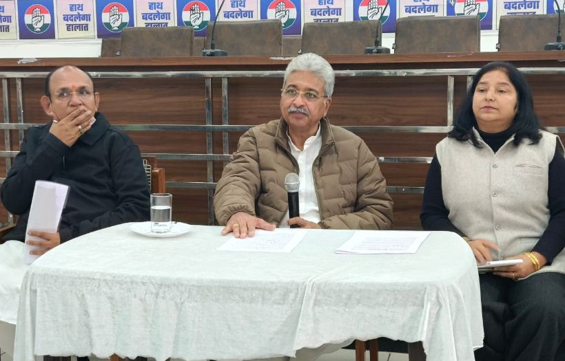 Haryana कांग्रेस अध्यक्ष राव नरेंद्र सिंह चंडीगढ़ में पत्रकारों से बातचीत करते हुए