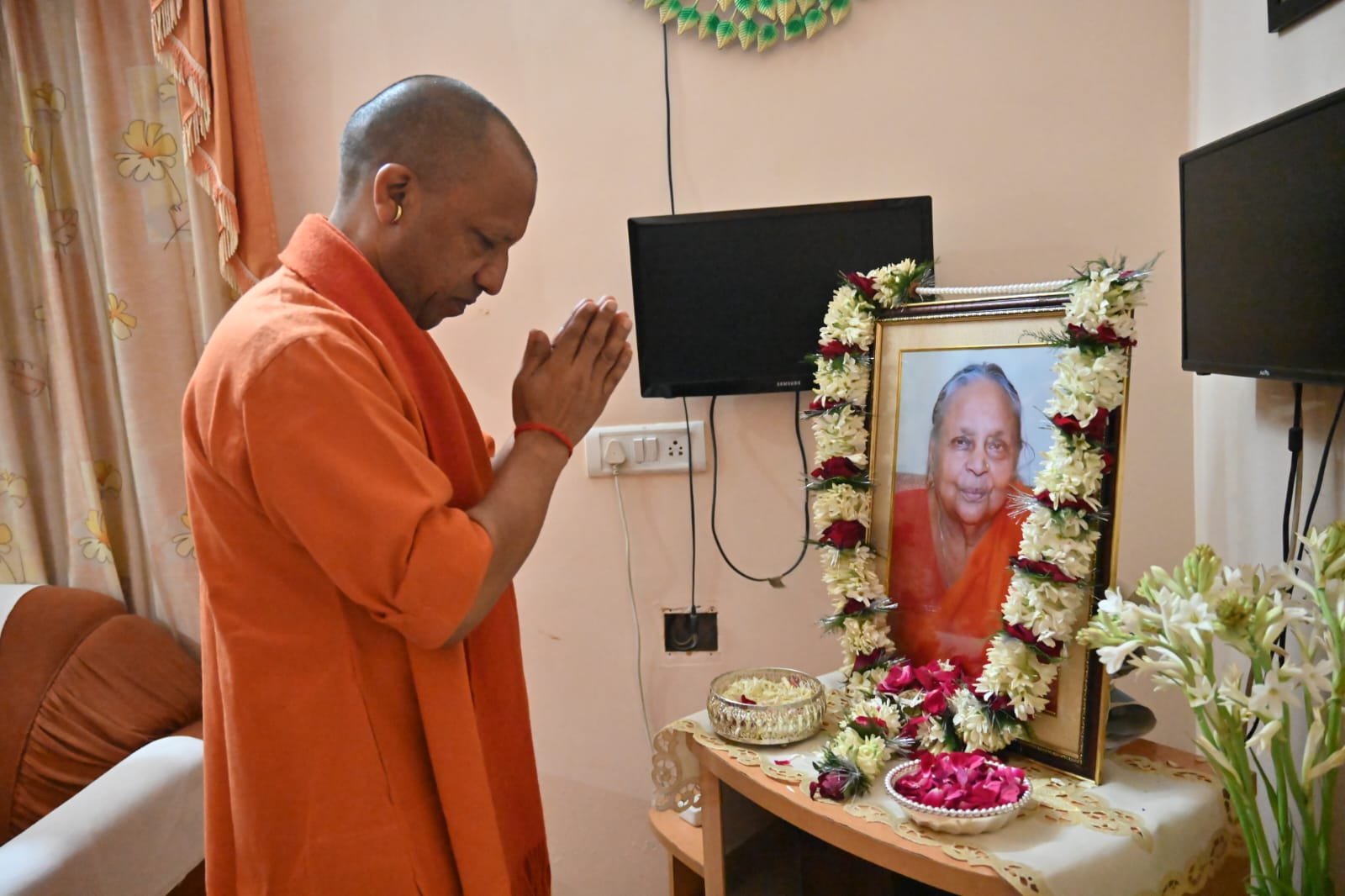 डॉ. राजीव श्रीवास्तव की दिवंगत माता को श्रद्धांजलि दी सीएम ने*