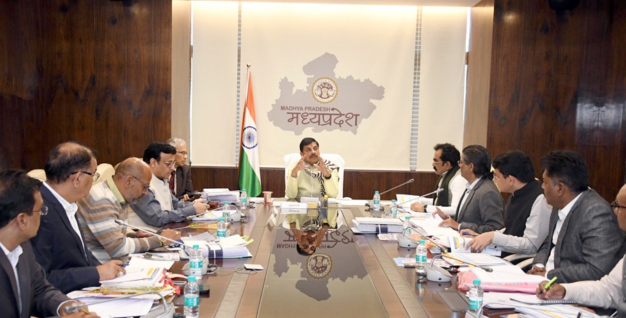 Chief Minister डॉ. मोहन यादव ने की लोक निर्माण विभाग की समीक्षा Chief Minister डॉ. मोहन यादव ने की लोक निर्माण विभाग की समीक्षा