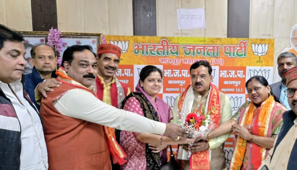 बैठक के दौरान क्षेत्रीय अध्यक्ष प्रकाश पाल व अन्य