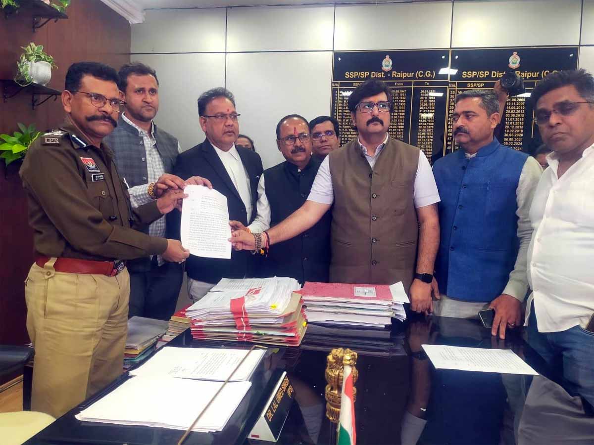 भाजपा ने आरोपियों के विरुद्ध एसपी कार्यालय में अपराध  दर्ज करवाते हुए