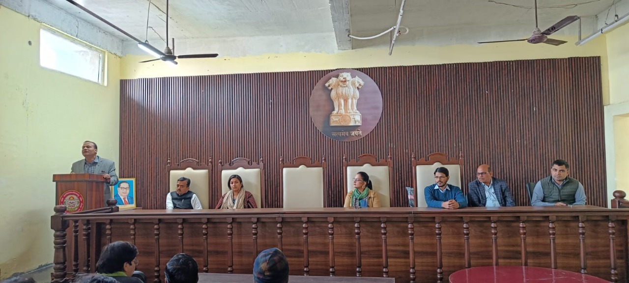 दत्तोपंत ठेंगड़ी विधि संस्थान के मूट कोर्ट हॉल में बुधवार को विश्व मानवाधिकार दिवस के अवसर पर विशेष जागरूकता कार्यक्रम। दत्तोपंत ठेंगड़ी विधि संस्थान के मूट कोर्ट हॉल में बुधवार को विश्व मानवाधिकार दिवस के अवसर पर विशेष जागरूकता कार्यक्रम।