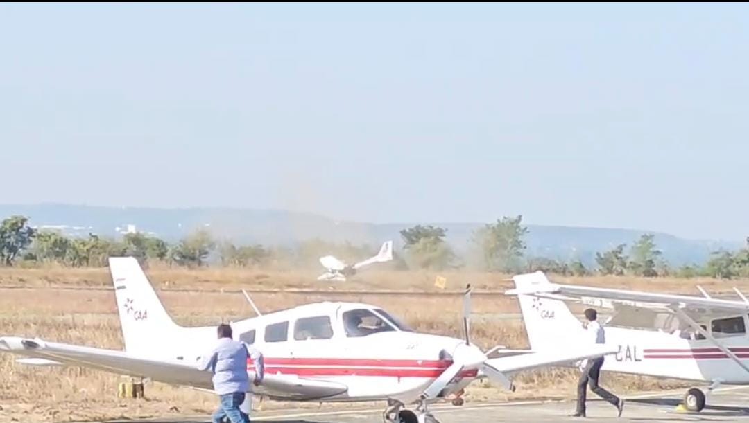 सागर के ढाना हवाई पट्टी पर ट्रेनी विमान हादसे का शिकार, पायलट घायल