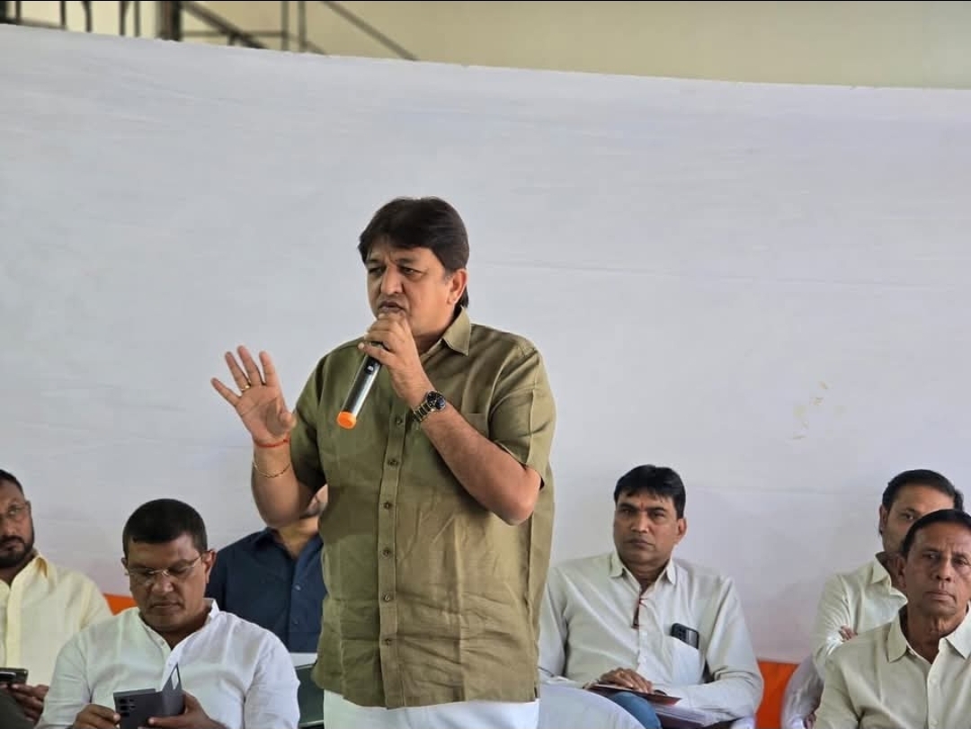 सबसे आधुनिक ‘एलिवेटेड मार्केट’ व एपीएमसी के चेयरमैन संदीप देसाई सबसे आधुनिक ‘एलिवेटेड मार्केट’ व एपीएमसी के चेयरमैन संदीप देसाई