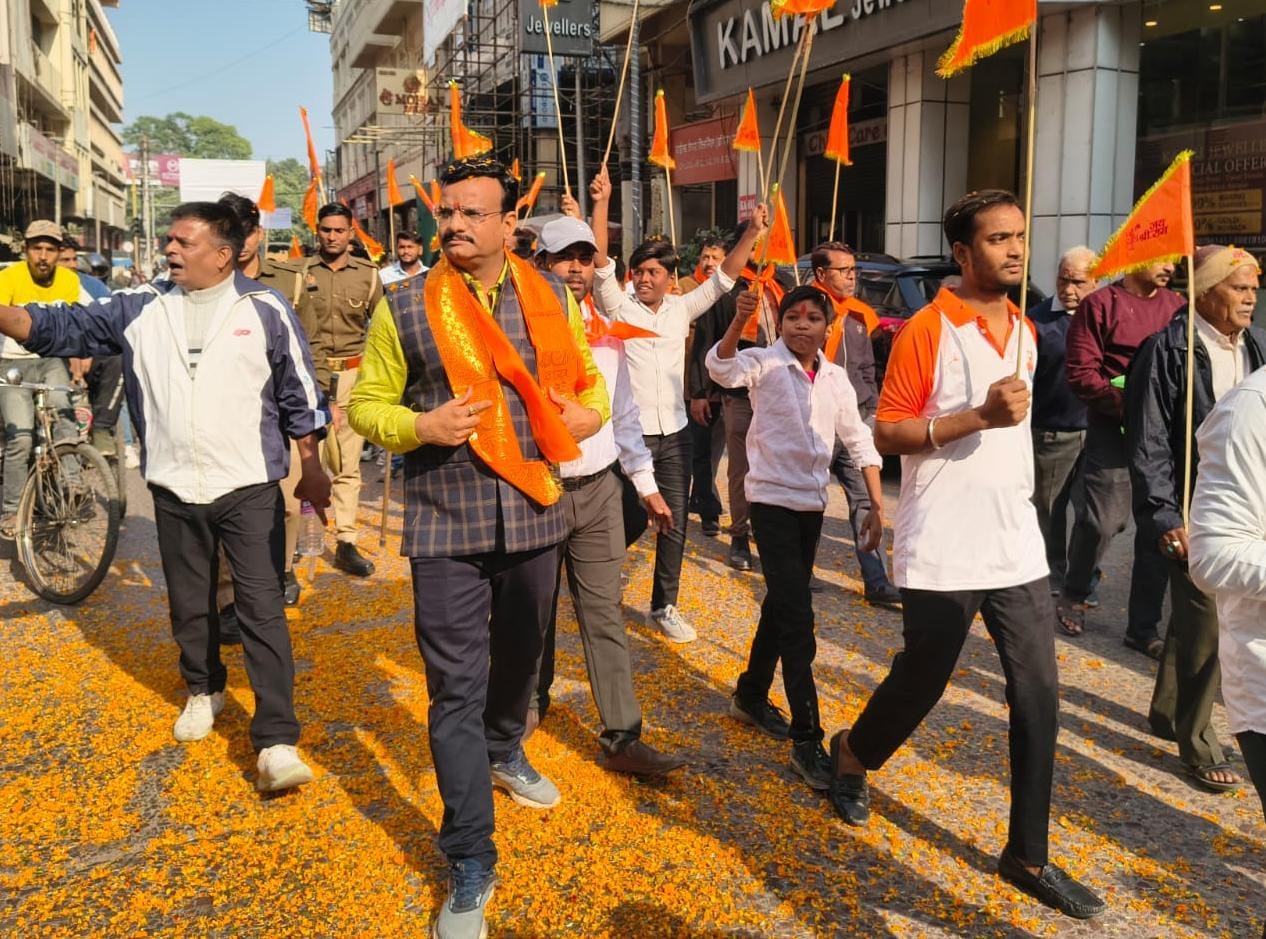 विश्व हिन्दू परिषद कानपुर उत्तर ने निकाली शौर्य यात्रा, सनातनी भाईयों ने लिया बढ़-चढ़ कर हिस्सा