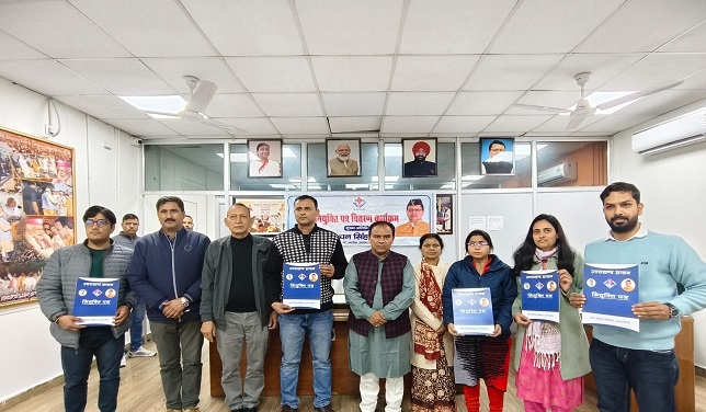 उच्च शिक्षा मंत्री डॉ धन सिंह रावत के साथ सहायक पुस्तकालयाध्यक्ष नियुक्ति पत्र के साथ.