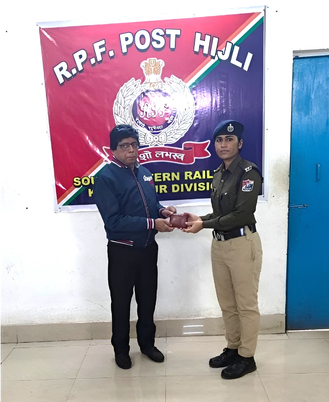 आरपीएफ खड़गपुर मंडल द्वारा यात्रियों की त्वरित सहायता। आरपीएफ खड़गपुर मंडल द्वारा यात्रियों की त्वरित सहायता।