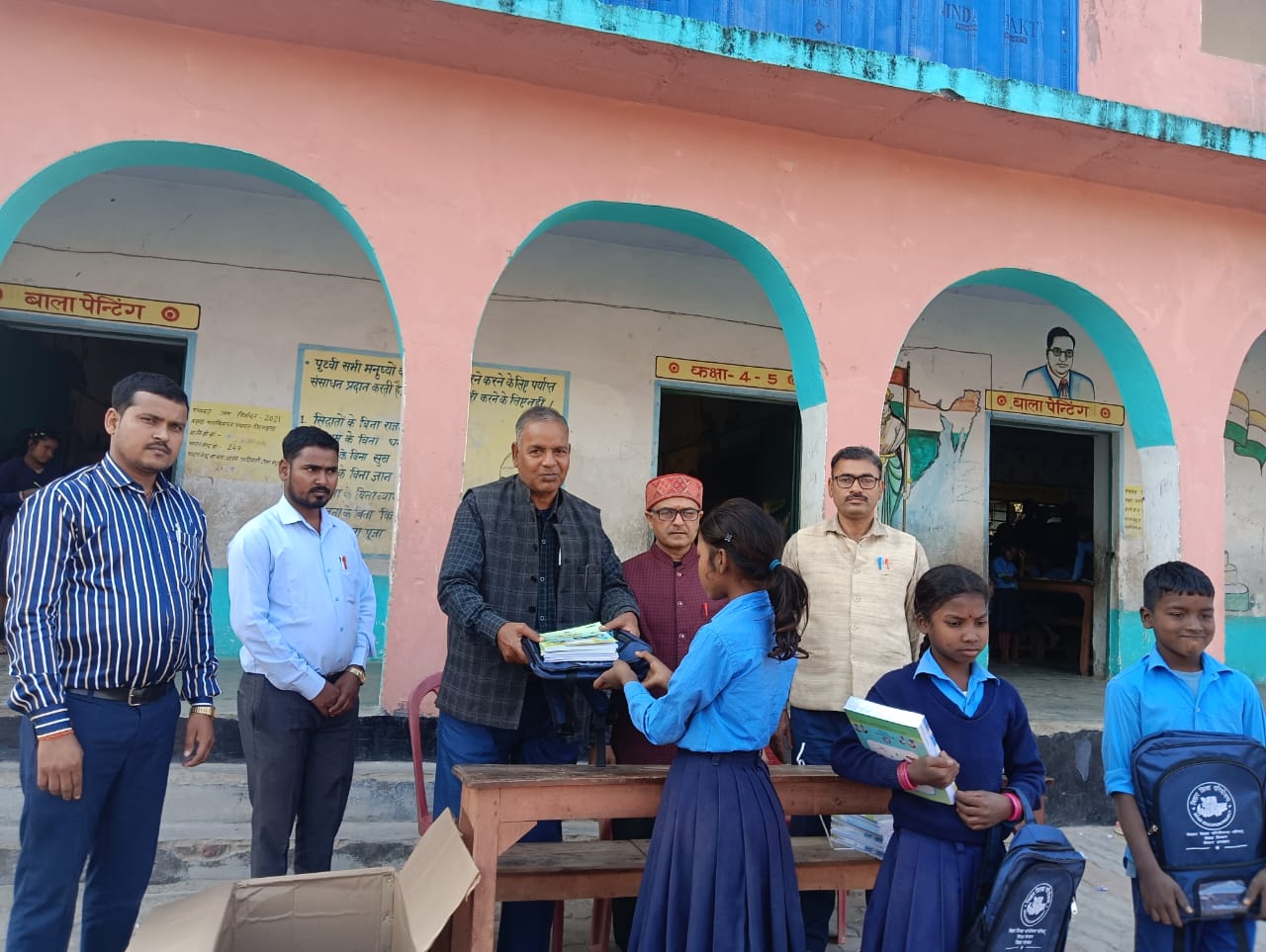 अररिया फोटो:किट का वितरण