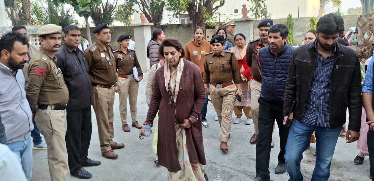 कागसर के नर्सिंग कॉलेज पहुंची महिला आयोग चेयरपर्सन रेनू भाटिया. कागसर के नर्सिंग कॉलेज पहुंची महिला आयोग चेयरपर्सन रेनू भाटिया.