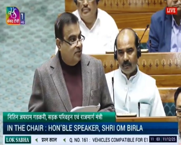 केंद्रीय सड़क परिवहन एवं राजमार्ग मंत्री नितिन गडकरी गुरुवार को लोकसभा में