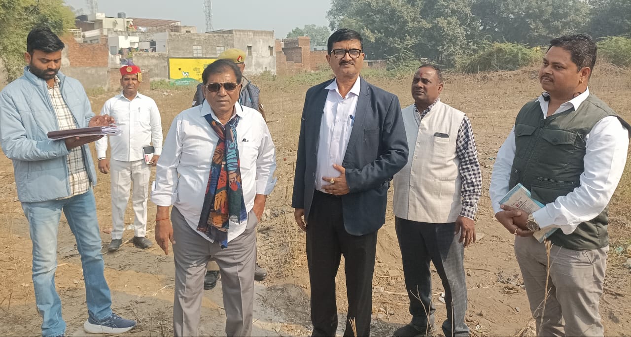 स्थलीय निरीक्षण करते जिलाधिकारी