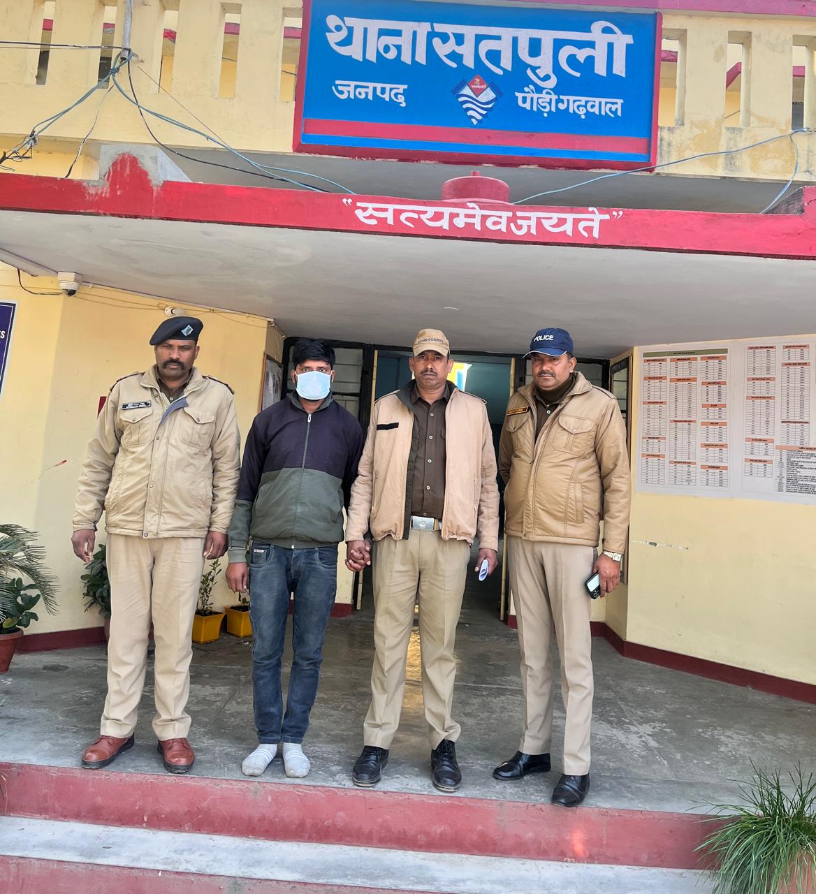 लाखों की ठगी करने वाला अभियुक्त को पुलिस ने किया गिरफ्तार