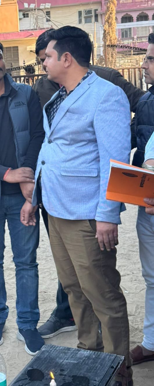 मेडिकल कॉलेज का प्रिंसिपल पचास हजार रुपये की रिश्वत लेते गिरफ्तार मेडिकल कॉलेज का प्रिंसिपल पचास हजार रुपये की रिश्वत लेते गिरफ्तार