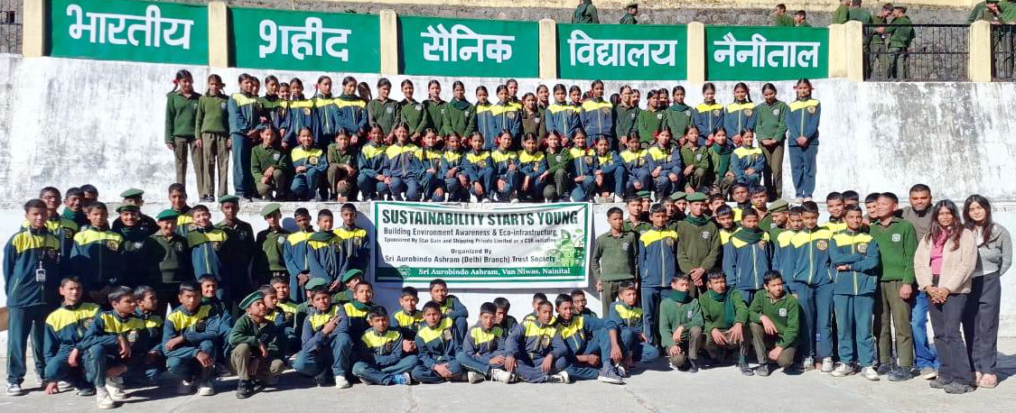 Indian  शहीद सैनिक विद्यालय नैनीताल में आयोजित कार्यशाला में शामिल विद्यार्थी.