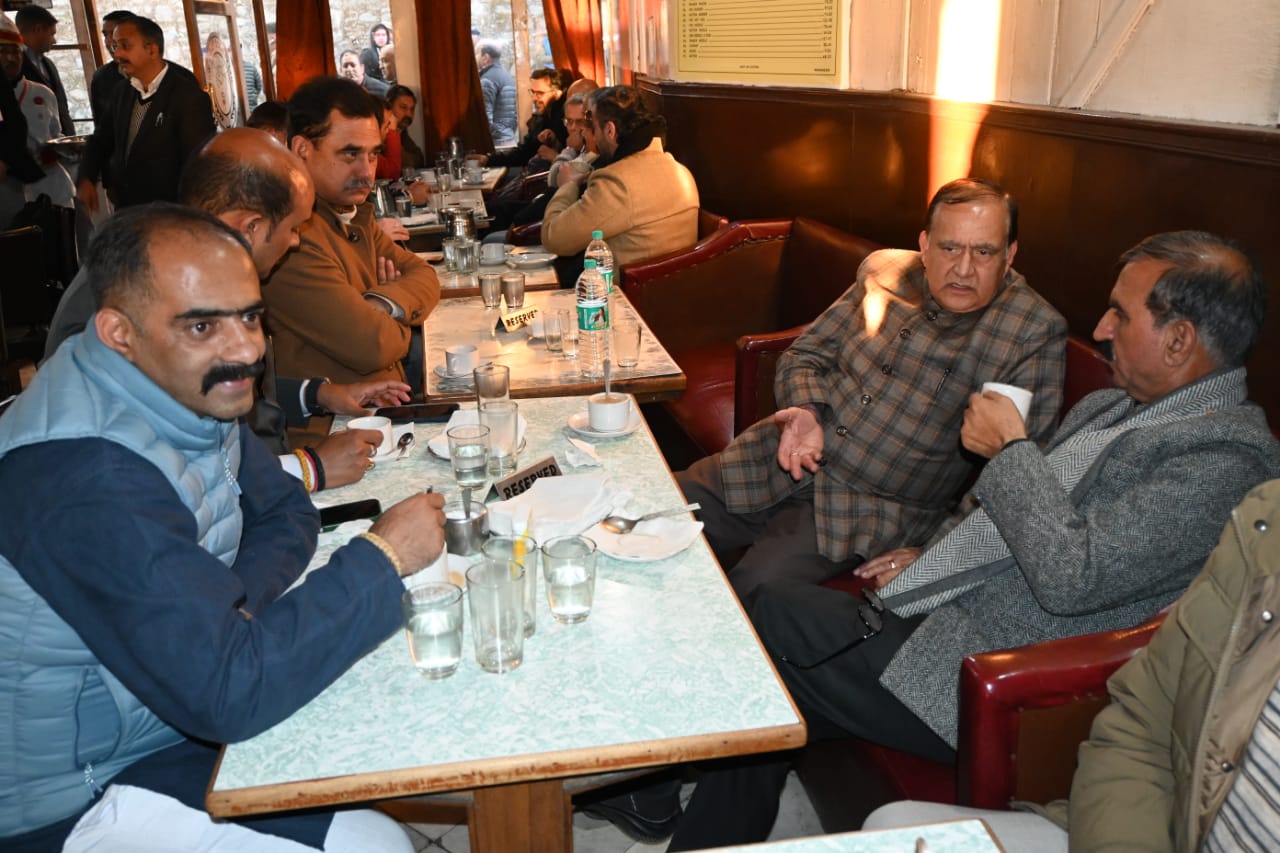 इंडियन कॉफी हाउस में Chief Minister इंडियन कॉफी हाउस में Chief Minister