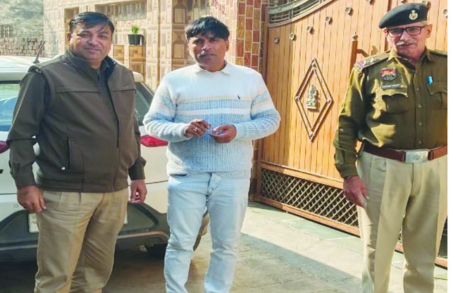 सोनीपत जिला पार्षद संजय बड़वासनिया को उनके आवास से पुलिस ने हिरासत में लिया